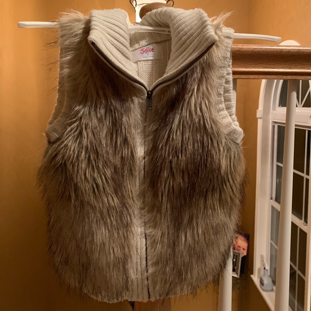 Size 7 Justice faux fur vest- warm!